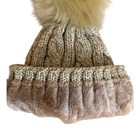 Time & Tru Women's Hat with Pompom OS Beige Tan Cable Knit Faux Fur Lining - Picture 2 of 6